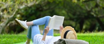 7 Unputdownable Best-Selling Novels to Ignite Your Summer Reading