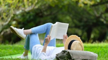 7 Unputdownable Best-Selling Novels to Ignite Your Summer Reading