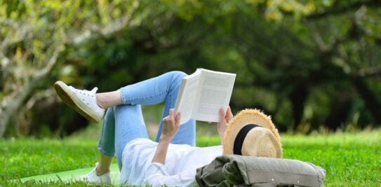 7 Unputdownable Best-Selling Novels to Ignite Your Summer Reading