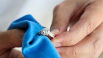 Revive Your Jewelry's Sparkle: A Comprehensive Guide to an Easy and Effective Cleaning Technique