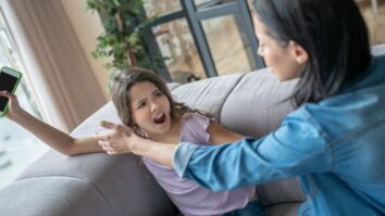 Breaking Free: 10 Strategies for Taming Your Teen's Smartphone Addiction