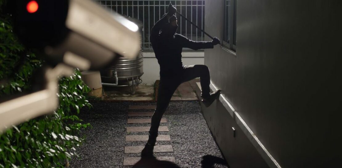 Outsmarting the Intruders: The 7 Best Tips for Deterring Burglars and Safeguarding Your Home